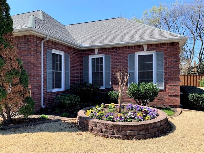 Building Photo - Indian Hills