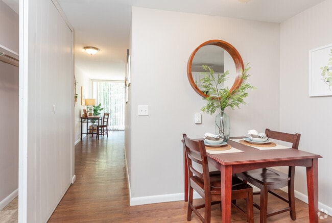 Dining Area - University Apartments Chapel Hill