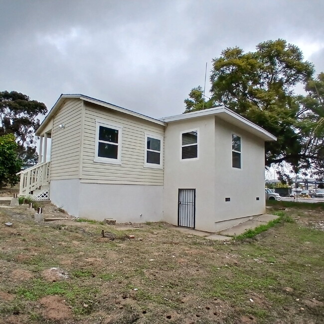 Foto del edificio - Detached home with large yard