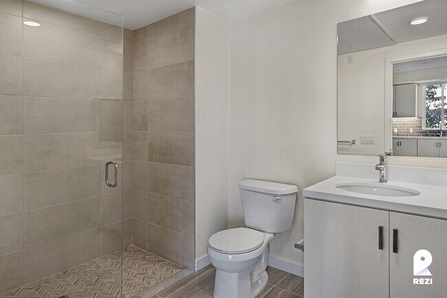 Foto del edificio - 1363 Colton St