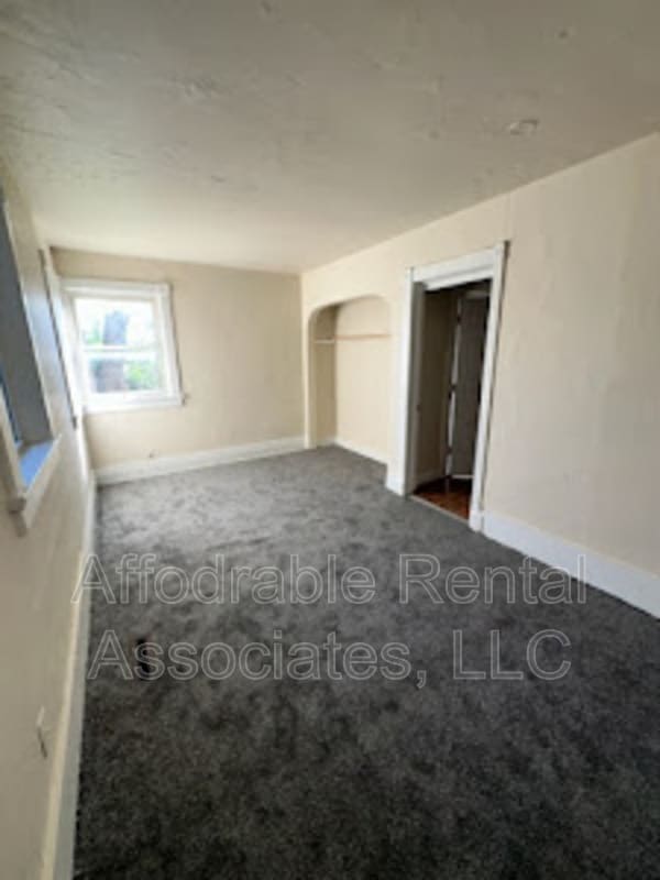 Building Photo - 1560 S 10th St