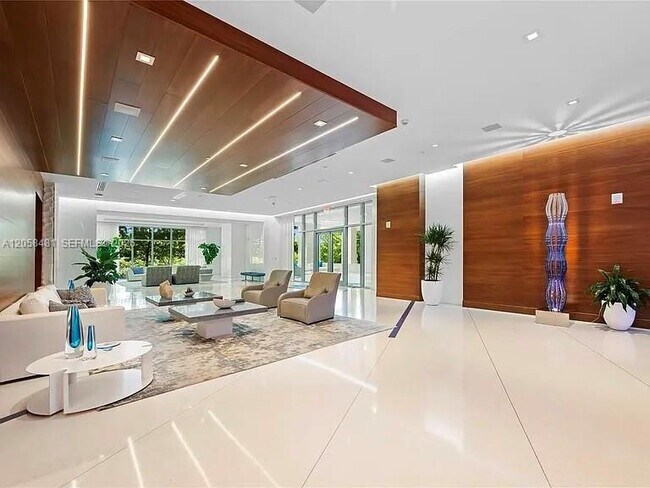 Foto del edificio - 300 Sunny Isles Blvd