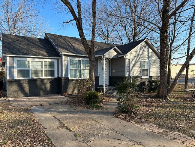 Foto del edificio - Fully Remodeled 4 Bed / 2 Bath Home in For...