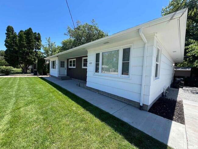 Foto del edificio - 423-425 E George Washington Blvd