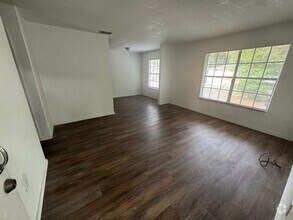 Building Photo - 3120 SW 26th Terrace