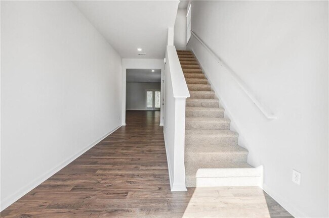 Building Photo - 177 Whitewood Dr