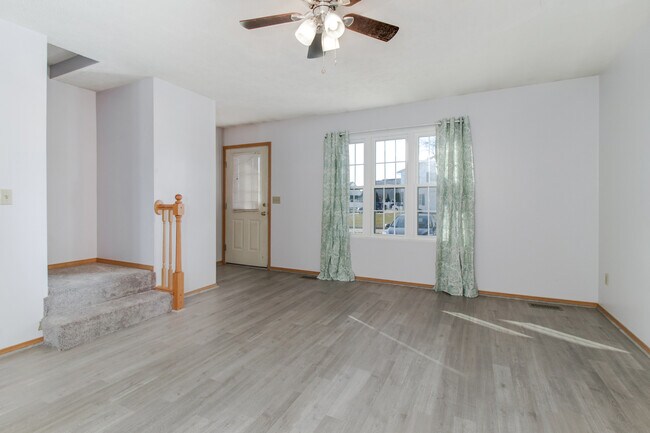 Foto del edificio - 2 Andy Ct