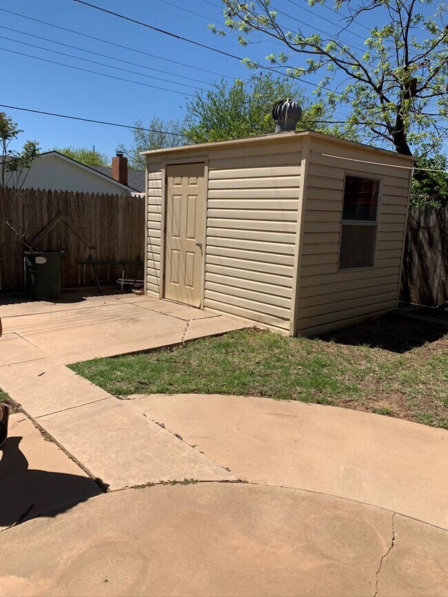 Foto del edificio - Taking Applications now. Beautiful 4/2/2 B...