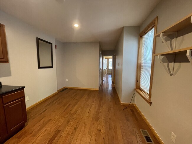Foto del edificio - 329 N Preston St