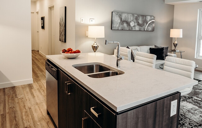 Building Photo - 570 Stradbrook