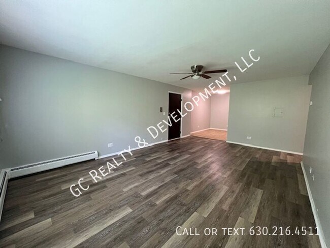 Building Photo - ***WESTMONT / LARGE 1 BEDROOM / HEAT INCLU...