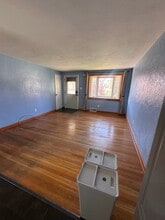 Building Photo - 206 Valley Vale Dr