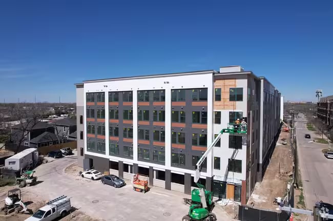 Building Photo - Co/Op Singleton