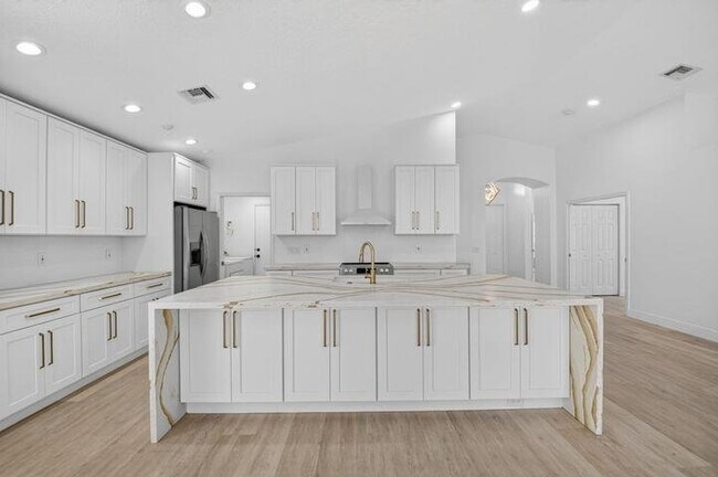 Foto del edificio - 11728 Dove Hollow Ave