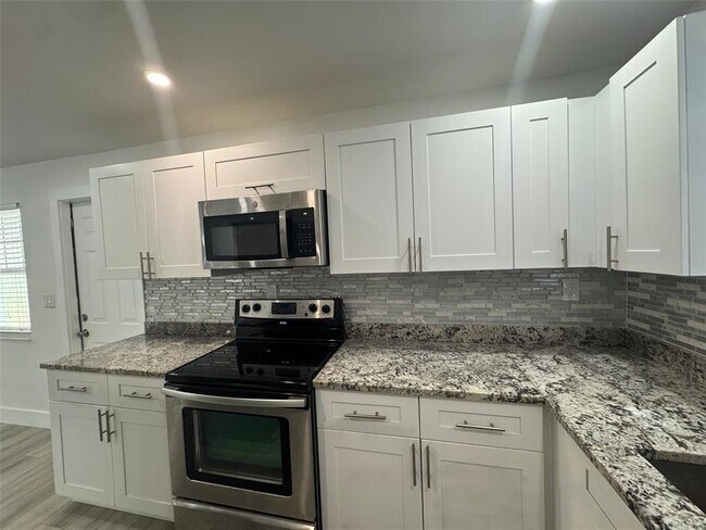 Foto del edificio - 1657 SW 44th Ave