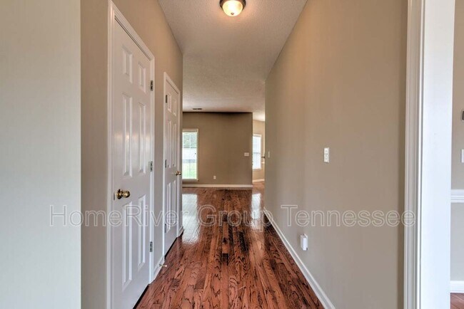 Building Photo - 10279 Woodland Hills Dr