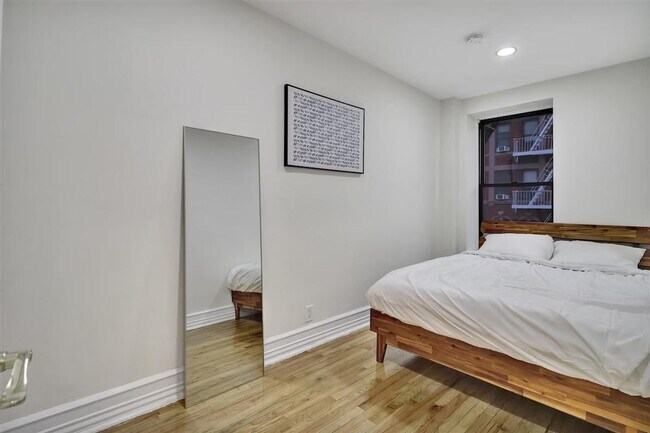 Foto del edificio - 179 E 102nd St