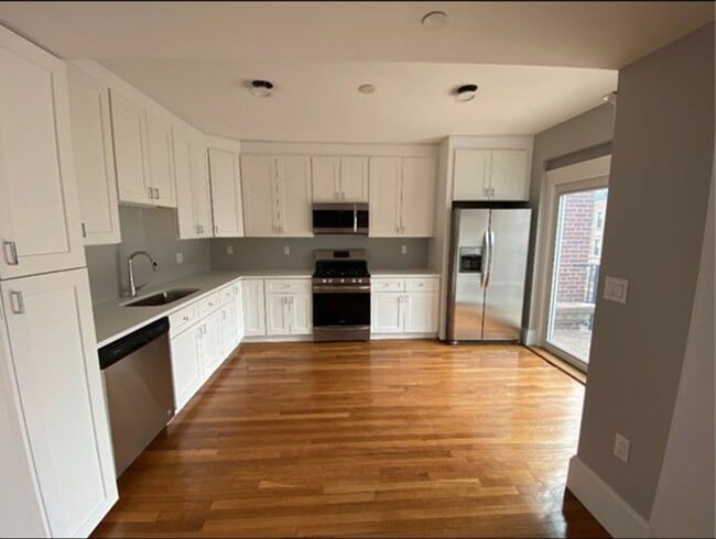 Photo - 190 Kelton St Apartment