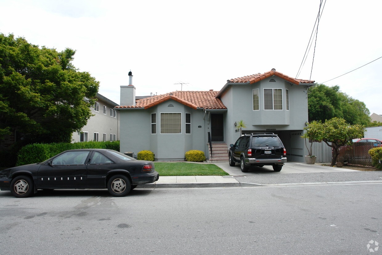 Building Photo - 817 Walnut