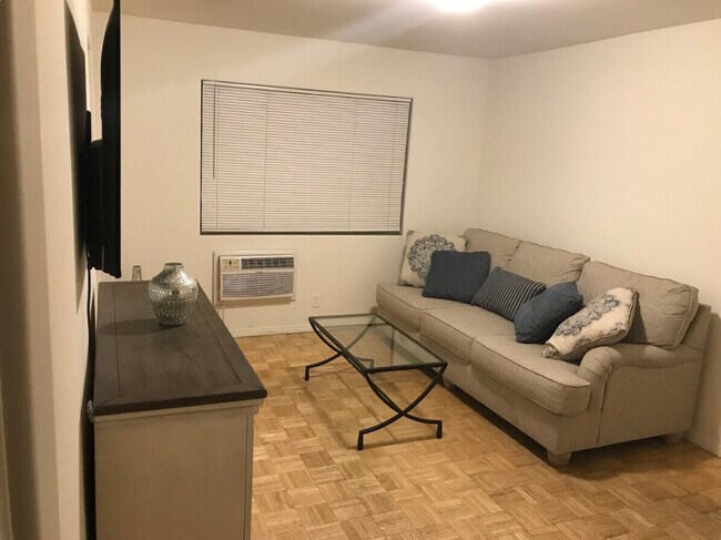 Foto del edificio - 5842 Lexington Ave