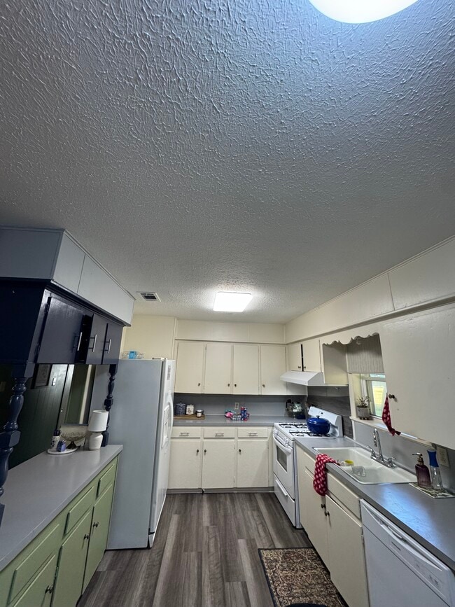 Building Photo - 307 Alice Dr