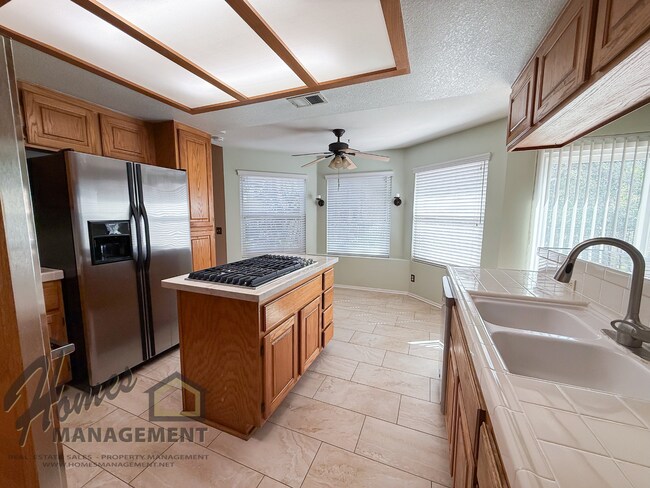 Foto del edificio - Homes Management - Escondido Home