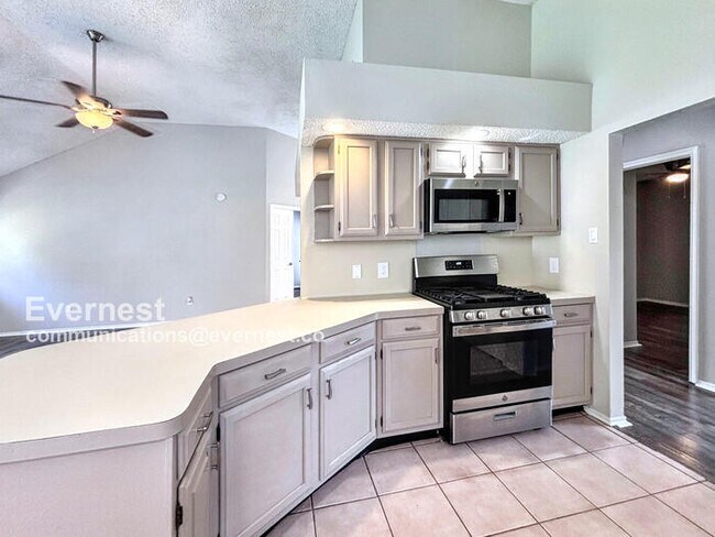 Building Photo - 2734 Indian Trail Dr