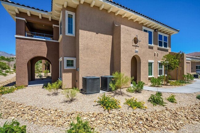 Foto del edificio - BEAUTIFUL SUMMERLIN HOME LOCATED IN THE GATED COMMUNITY OF PASEOS!