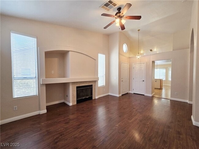 Foto del edificio - 1825 Lyell Canyon Ln