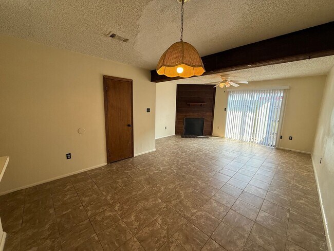 Foto del edificio - 1736 Jade Ave