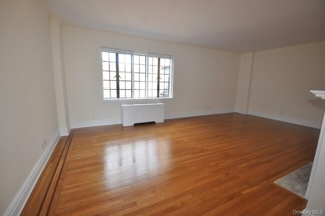 Building Photo - 155 Garth Rd