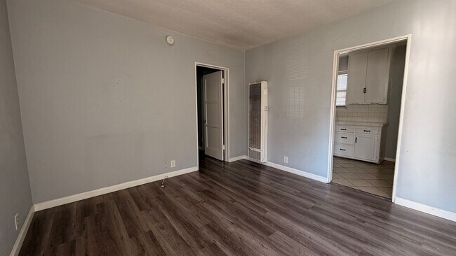 Foto del edificio - 6415 S Van Ness Ave