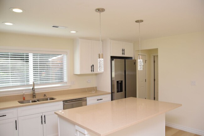Foto del edificio - 5724 Hillcrest Dr SW