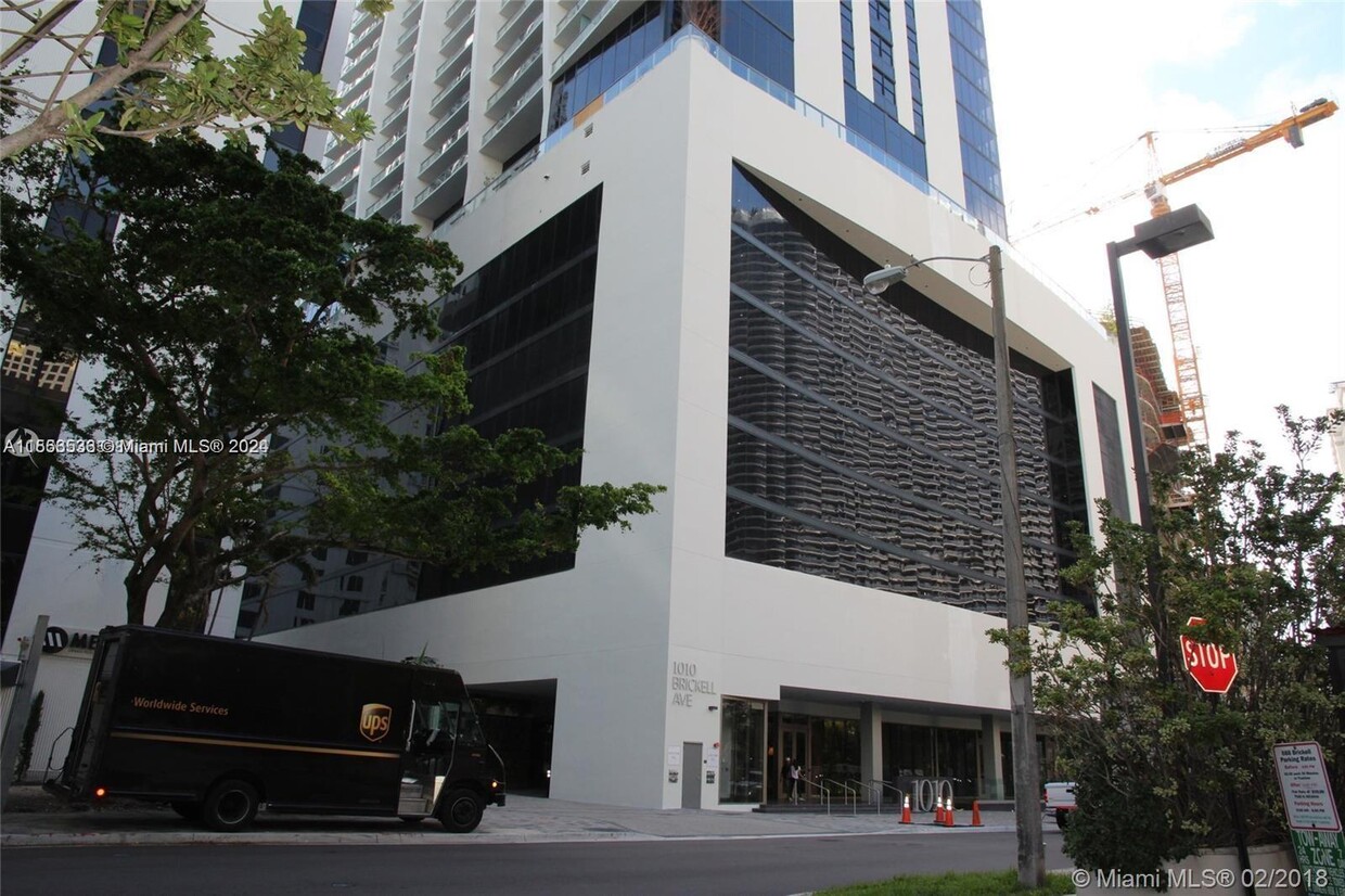Primary Photo - 1010 Brickell Ave
