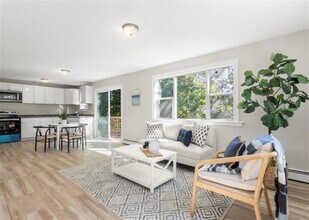 Building Photo - 80 Summit St