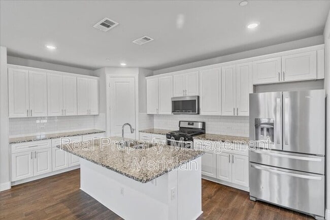 Foto del edificio - 815 Ponds Edge Ln