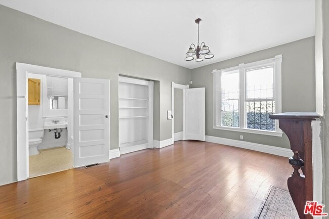 Foto del edificio - 1223 W 23rd St