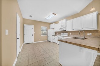 Building Photo - 1213 Oxon Run