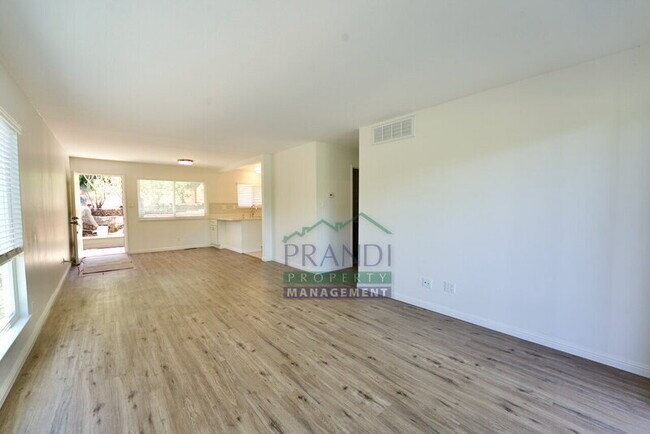 Building Photo - 45 Bayo Vista Way