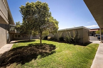 Building Photo - 304 Orland St