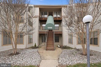 Building Photo - 13405 Shady Knoll Dr