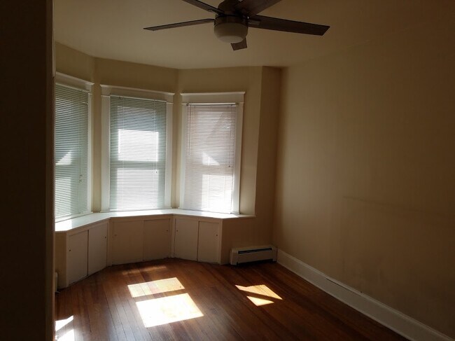 Foto del edificio - 2702 Gibbons Ave