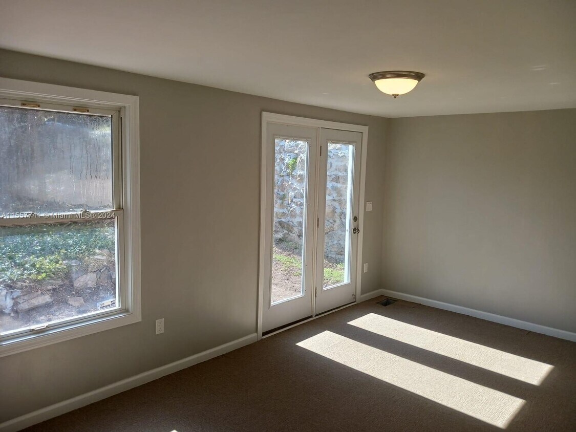 6 Cliff St Unit 1, Norwalk, CT 06854 Room for Rent in Norwalk, CT