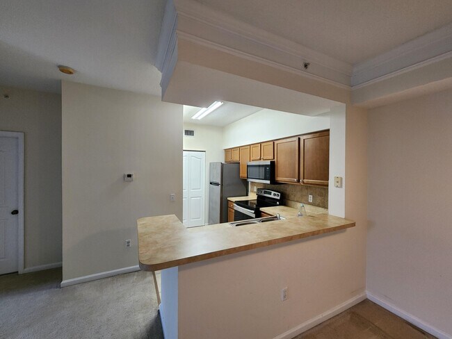 Building Photo - 2306 Myrtlewood Cir E