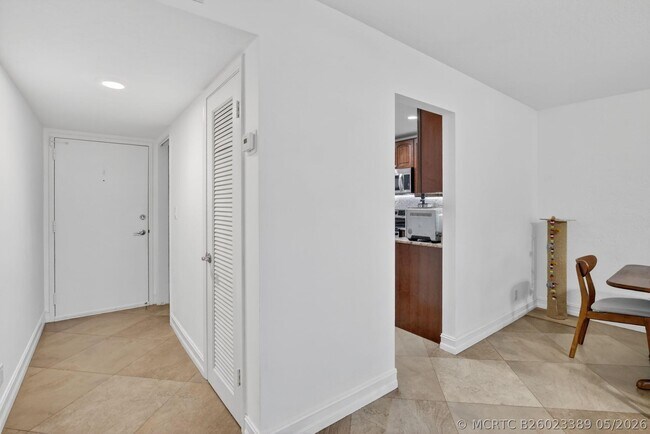 Foto del edificio - 9101 Jacaranda Ln