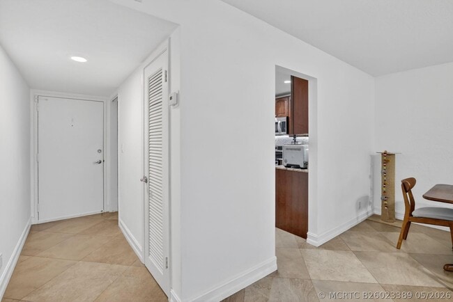 Building Photo - 9101 Jacaranda Ln