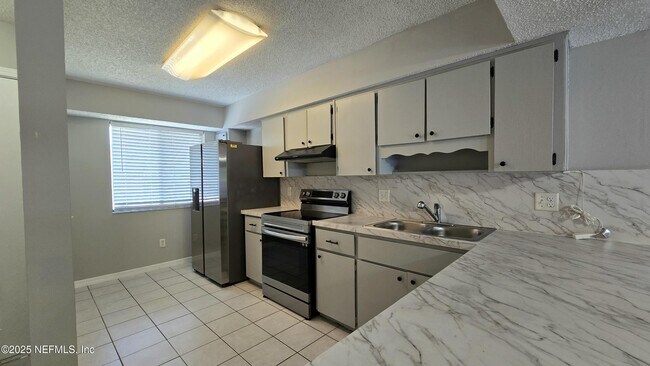 Foto del edificio - 2104 Dunes Way Dr W