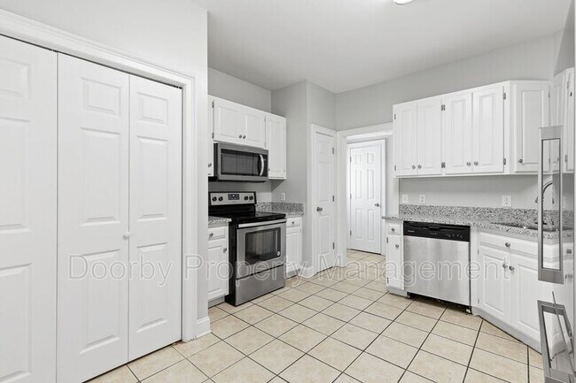 Foto del edificio - 8945 Fuller Rd