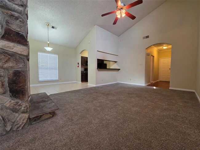 Building Photo - 17417 Red Oak Dr