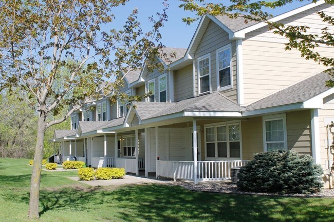 Foto del edificio - Woodland Townhomes